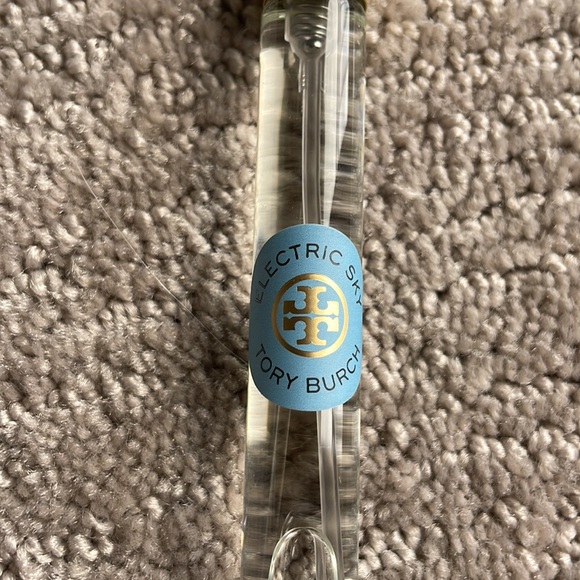 Tory Burch bundle NEW IN PACKAGING!-Bracelet and perfume - Picture 4 of 10